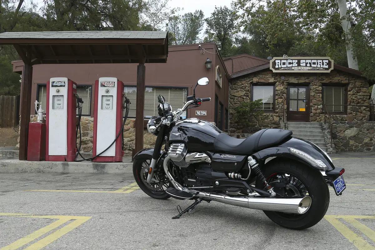 Moto Guzzi California 1400 Touring Custom (23)