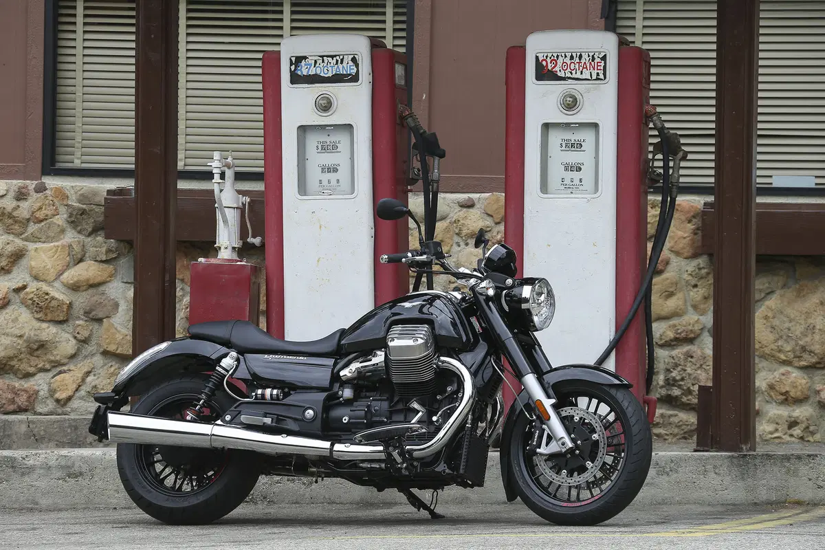 Moto Guzzi California 1400 Touring Custom (24)