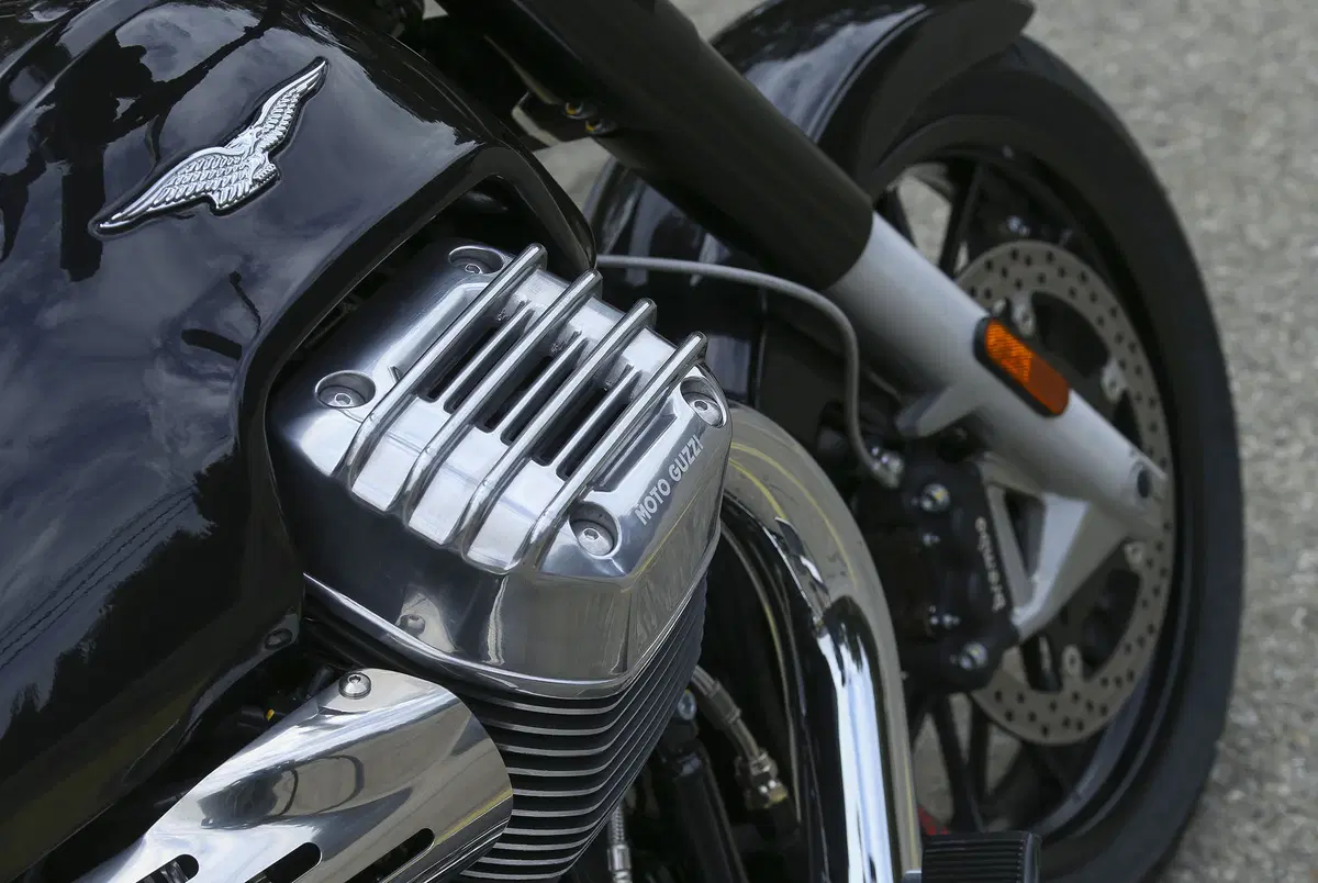 Moto Guzzi California 1400 Touring Custom (35)