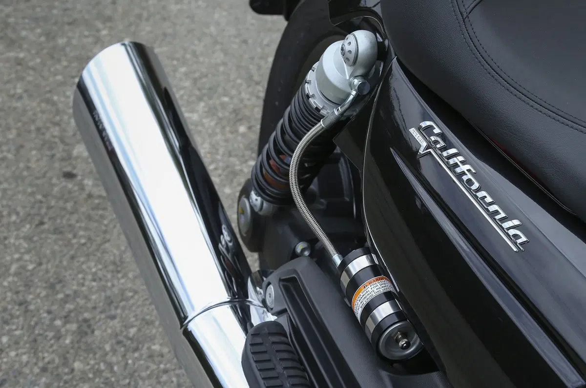 Moto Guzzi California 1400 Touring Custom (36)