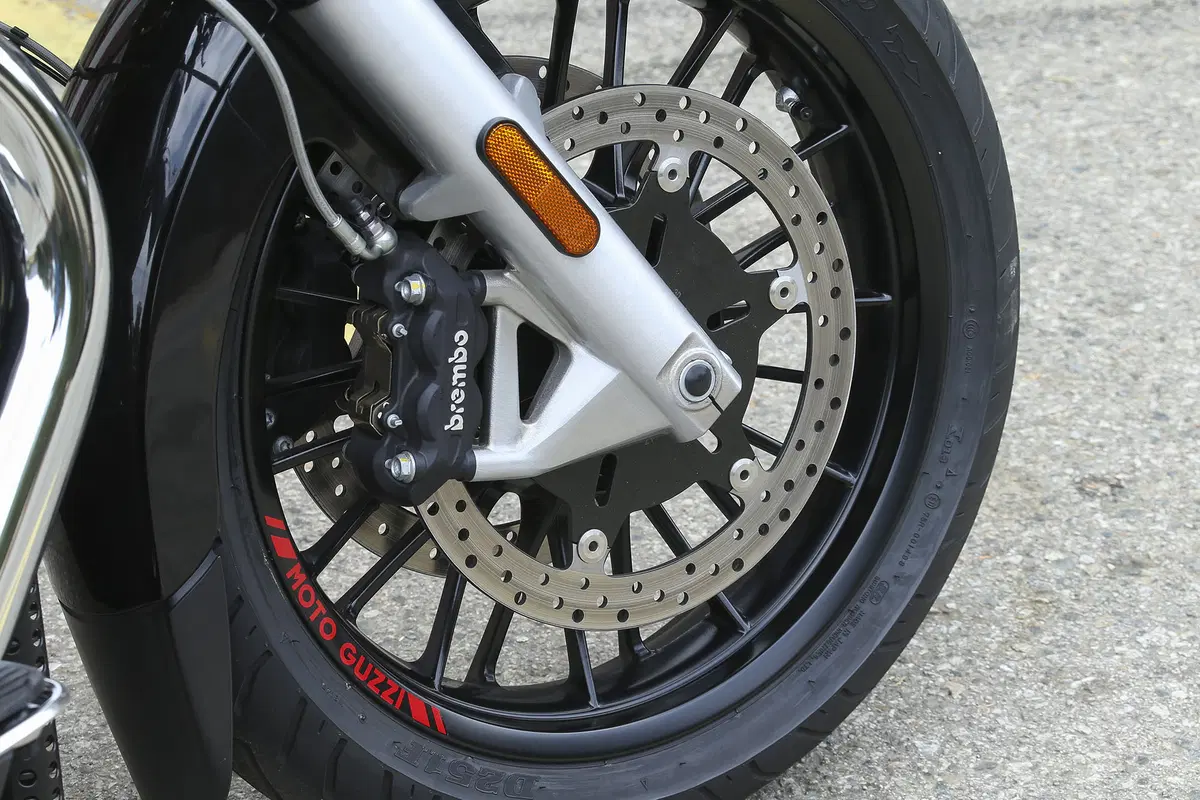 Moto Guzzi California 1400 Touring Custom (38)