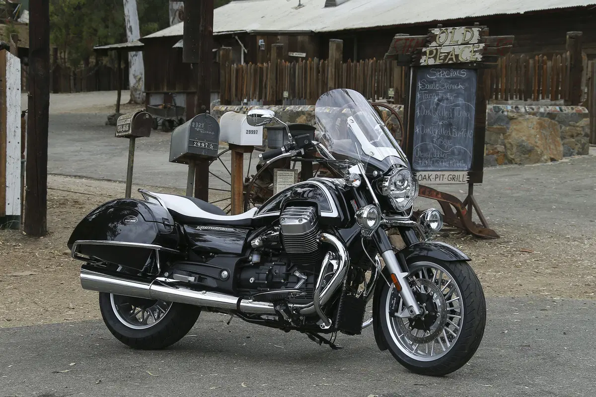 Moto Guzzi California 1400 Touring Custom (47)