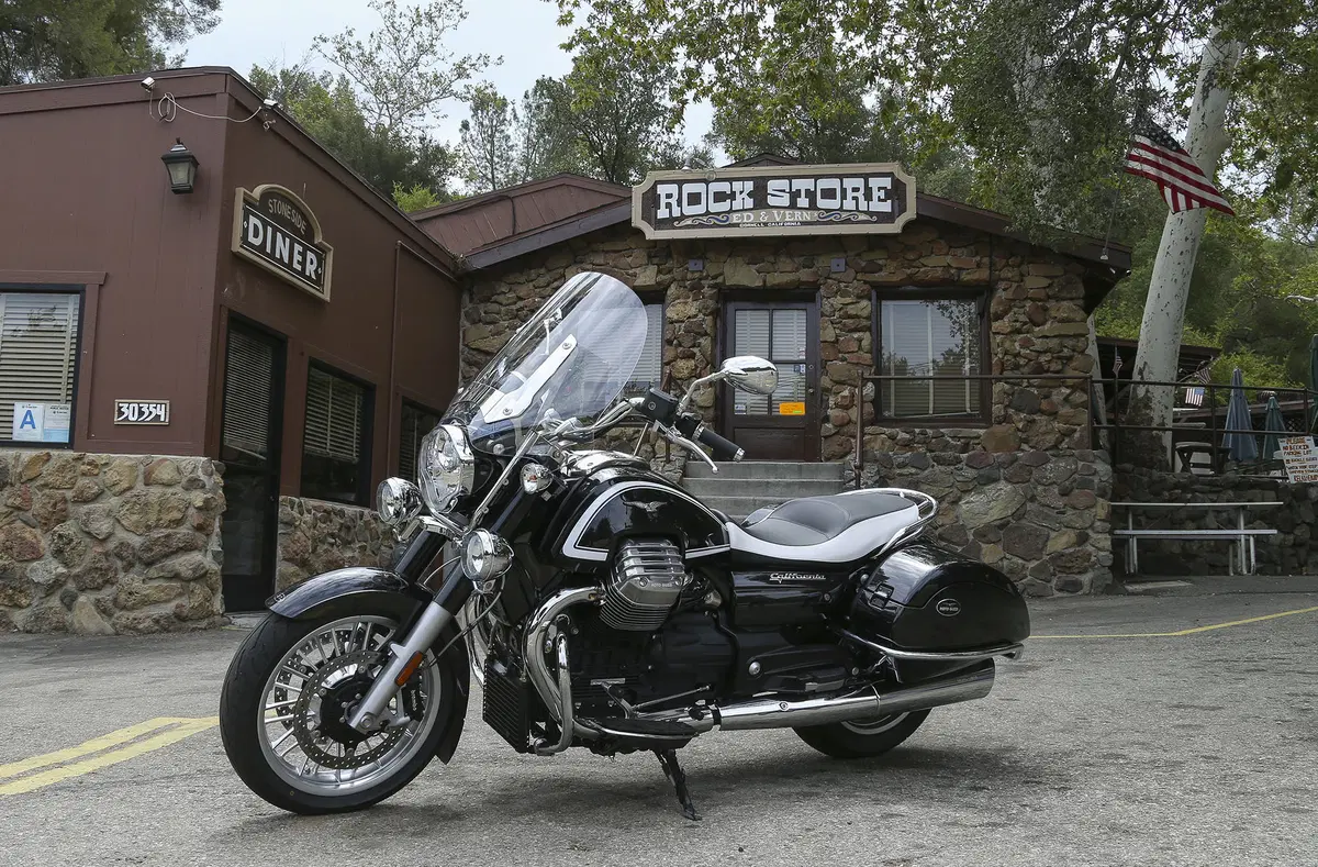 Moto Guzzi California 1400 Touring Custom (48)