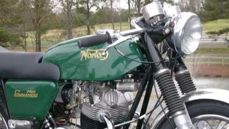 Massimo Clarke: "La storia della Norton Commando"