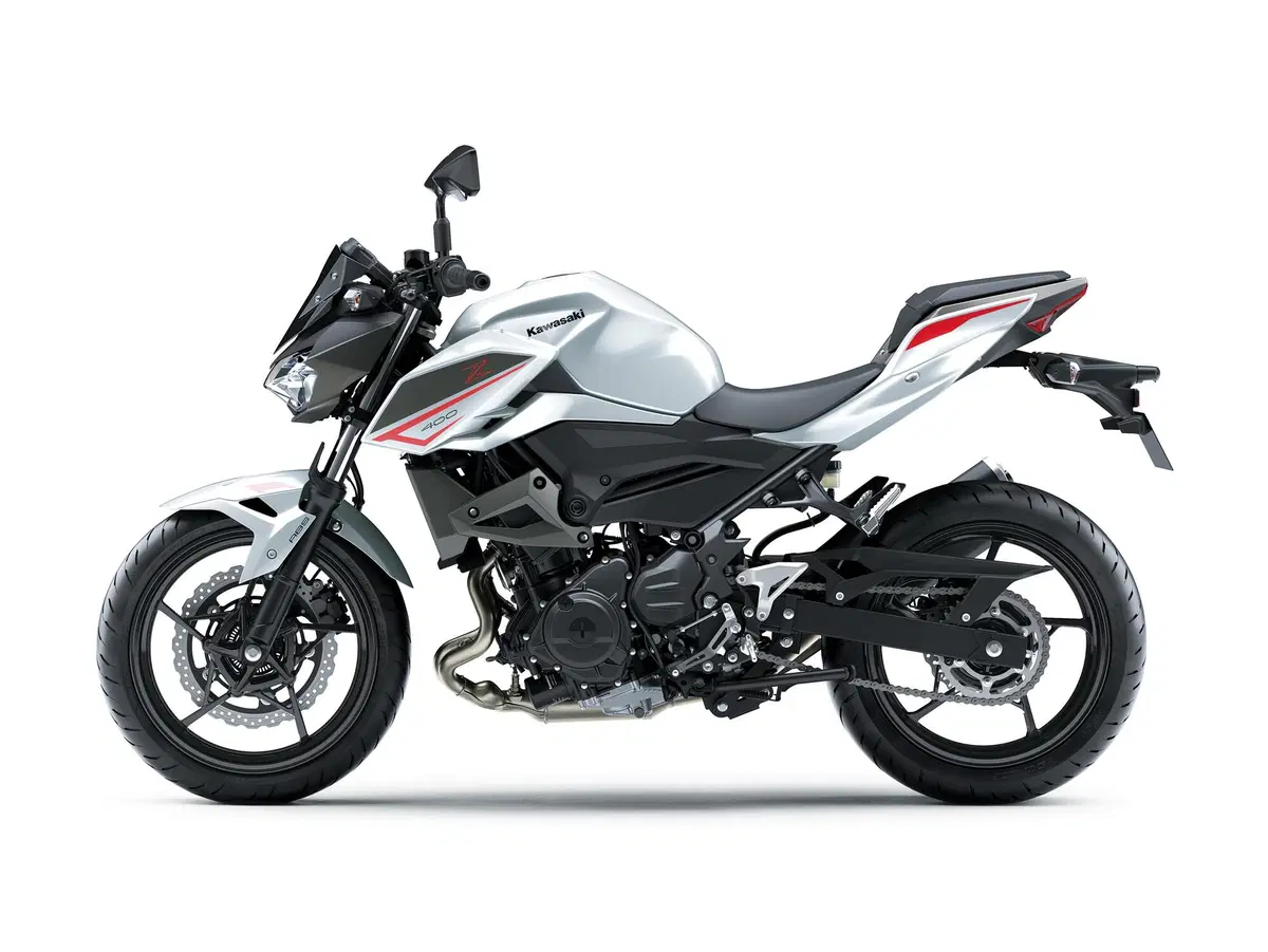 Kawasaki Z400 2023: quando 'Piccola Supernaked' non è una contraddizione (6)