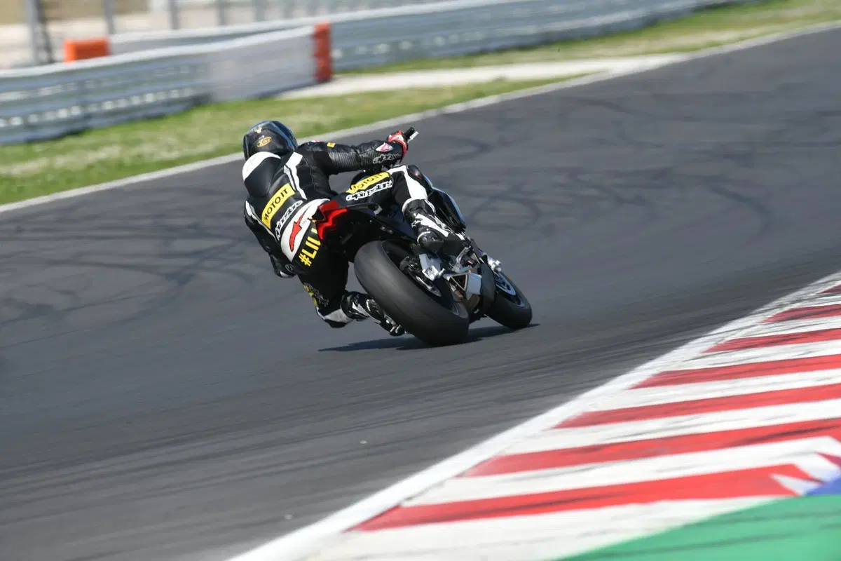 Aprilia Tuono 660 Factory