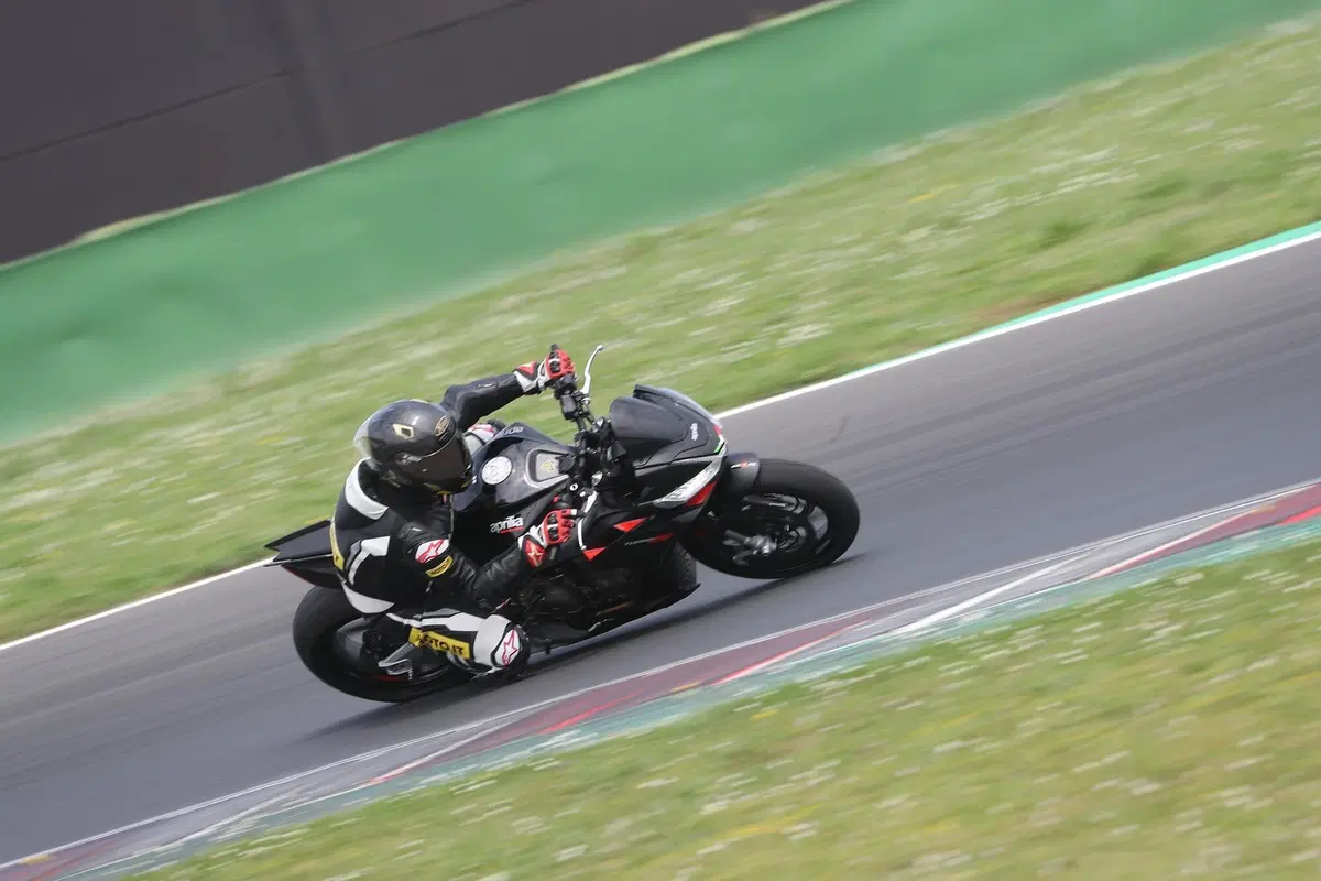 Aprilia Tuono 660 Factory (3)