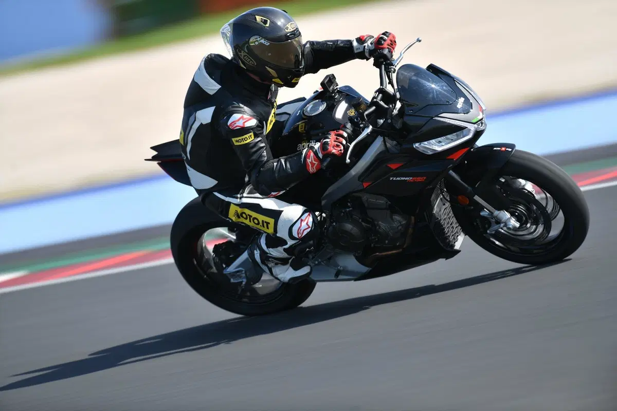 Aprilia Tuono 660 Factory (4)