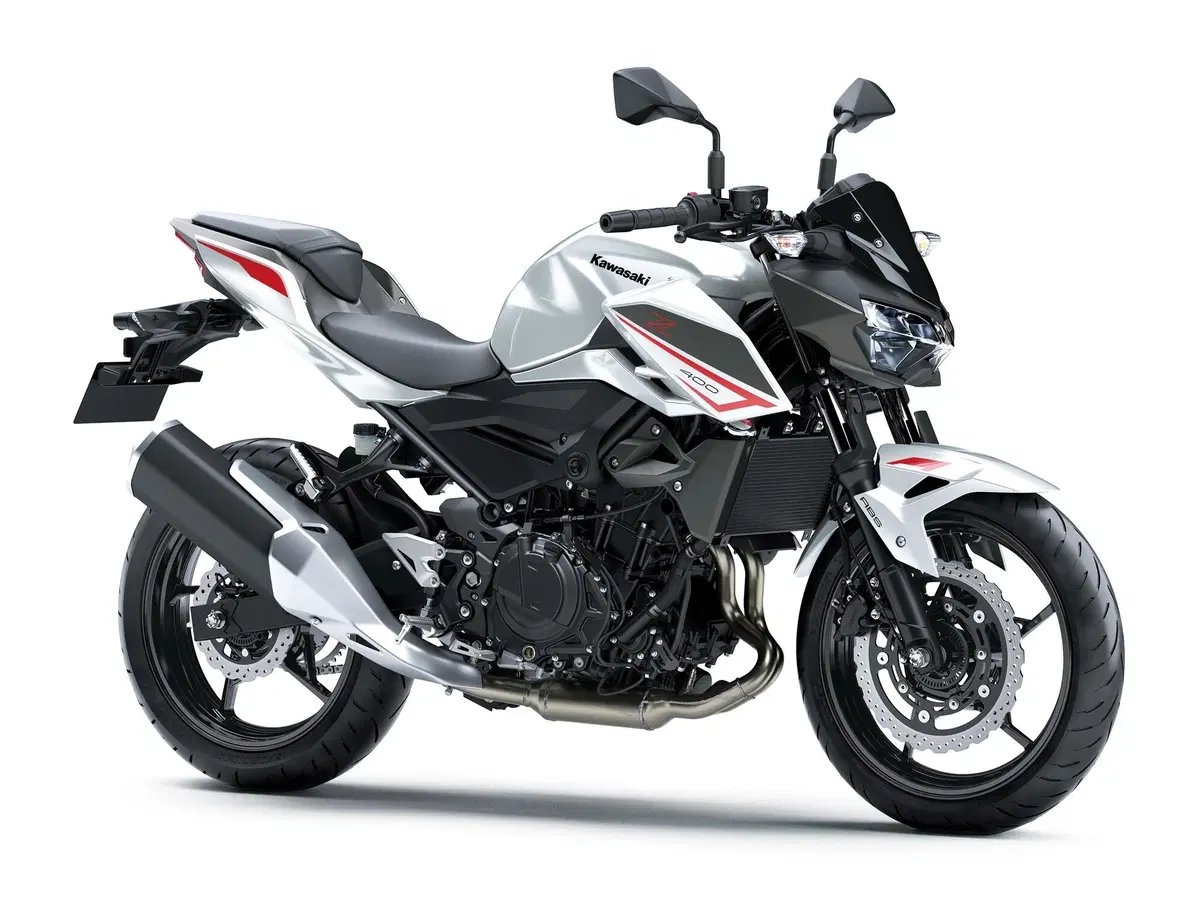 Kawasaki Z400 2023: quando 'Piccola Supernaked' non è una contraddizione (7)