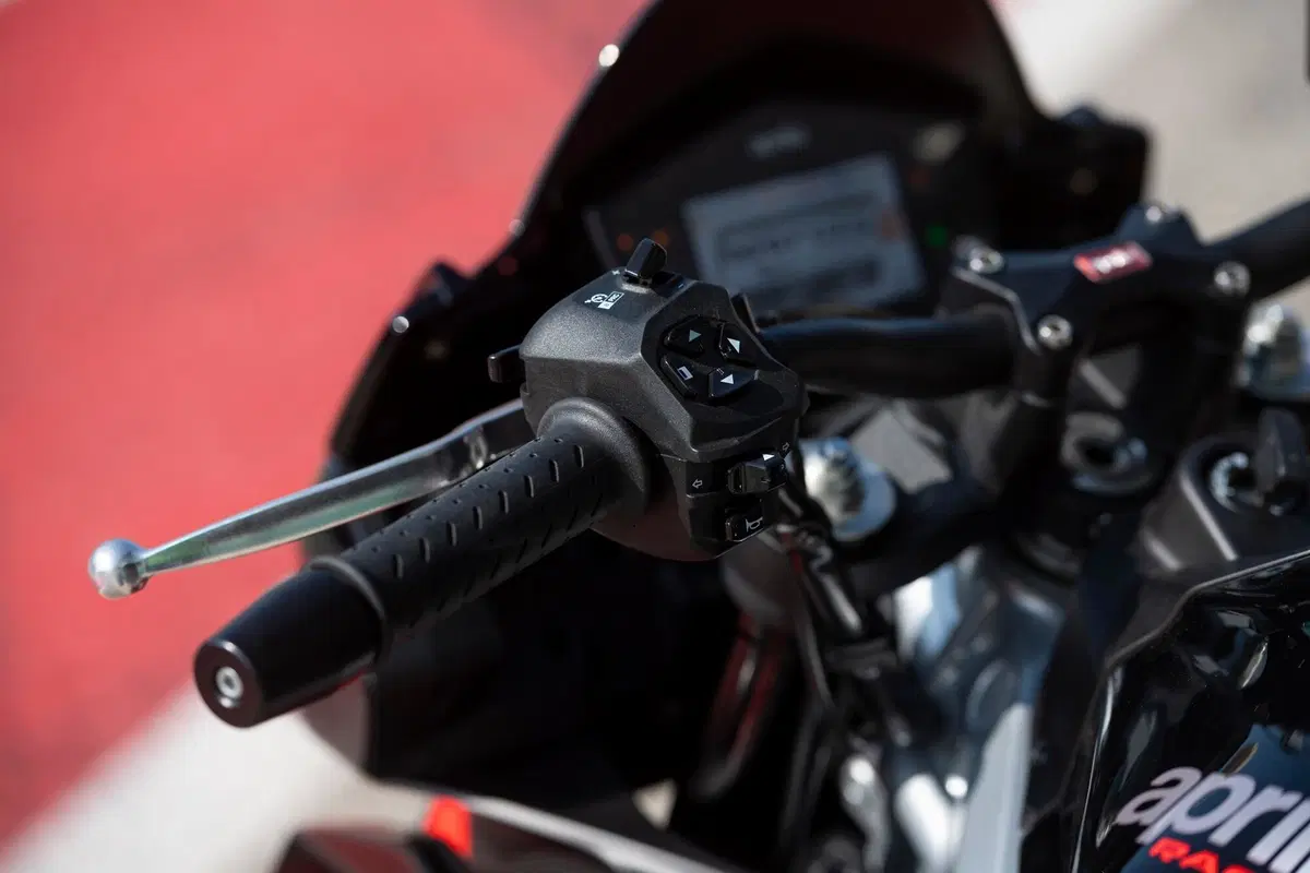 Aprilia Tuono 660 Factory (6)