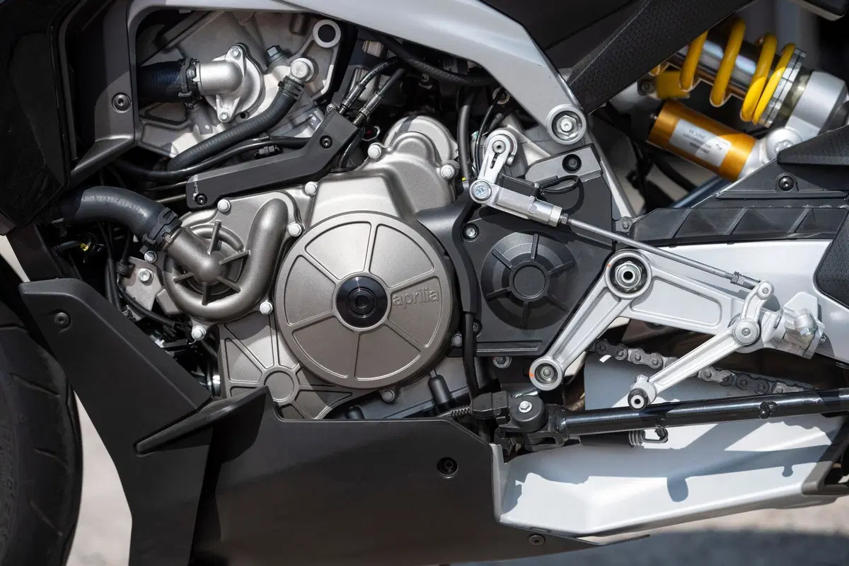 Aprilia Tuono 660 Factory (10)