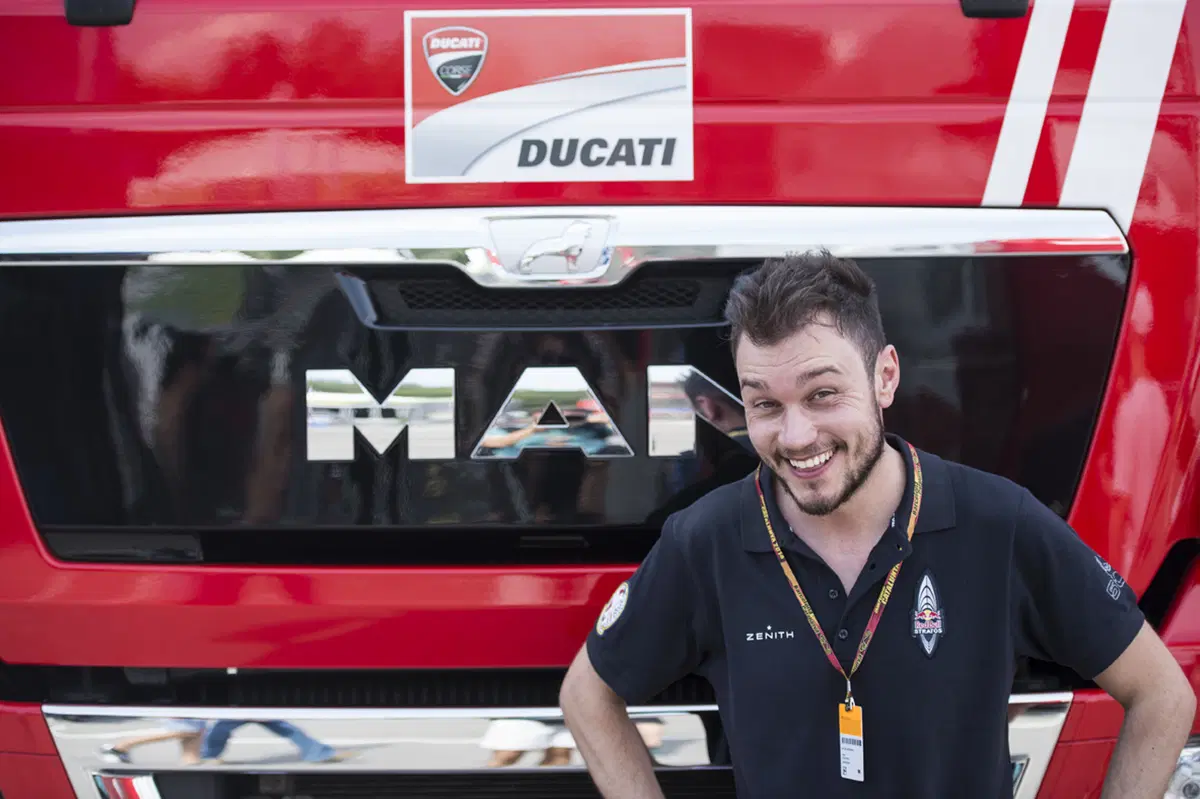 Mauto Tononi: "Parlo come Valentino Rossi, canto come Jovanotti" (29)