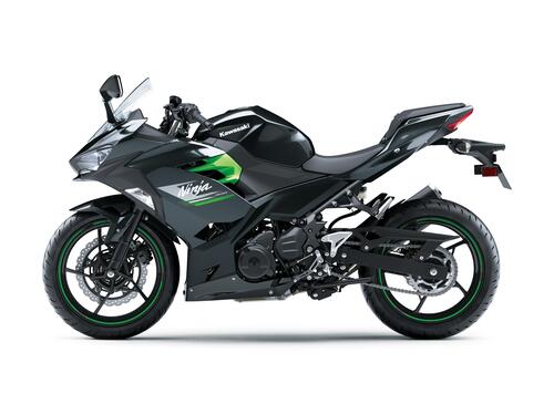 Kawasaki Ninja 400 m.y. 2023: vi intriga la dominatrice del mondiale Supersport? (7)