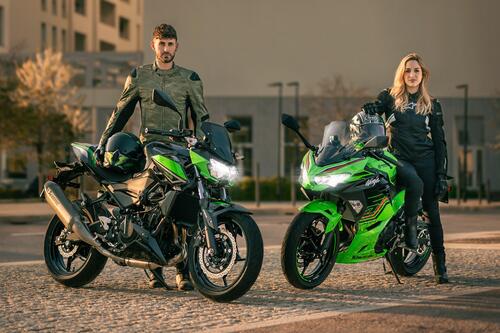 Kawasaki Ninja 400 m.y. 2023: vi intriga la dominatrice del mondiale Supersport? (6)