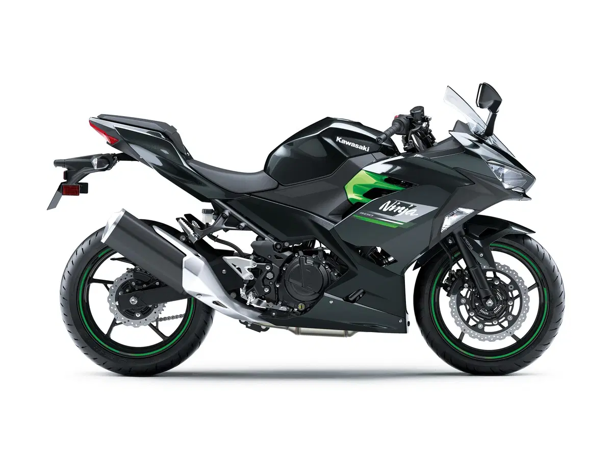 Kawasaki Ninja 400 m.y. 2023: vi intriga la dominatrice del mondiale Supersport? (8)