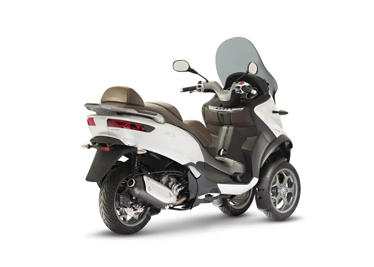 Nuovo Piaggio Mp3 300, Di serie con sistema di frenata ABS (2)