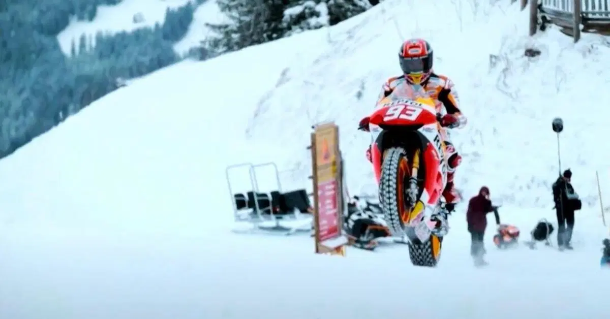 Se vi manca gi&agrave; Marc Marquez guardate qui! Che numeri in moto sulla neve! [VIDEO VIRALE]