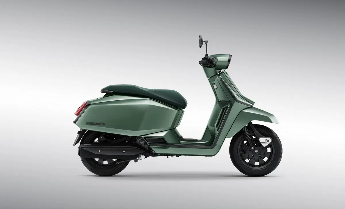 Lambretta X300 X300 (2022 - 26) (2)