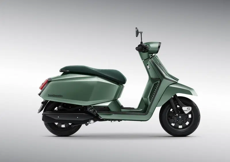 Lambretta X300 X300 (2022 - 26) (2)