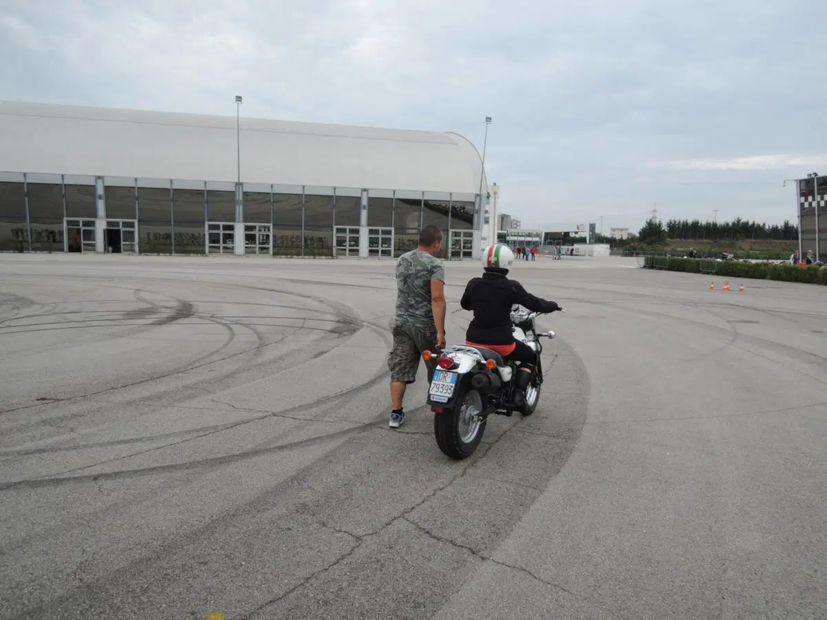 Corsi moto: successo ad Adria per Donneinsella (2)
