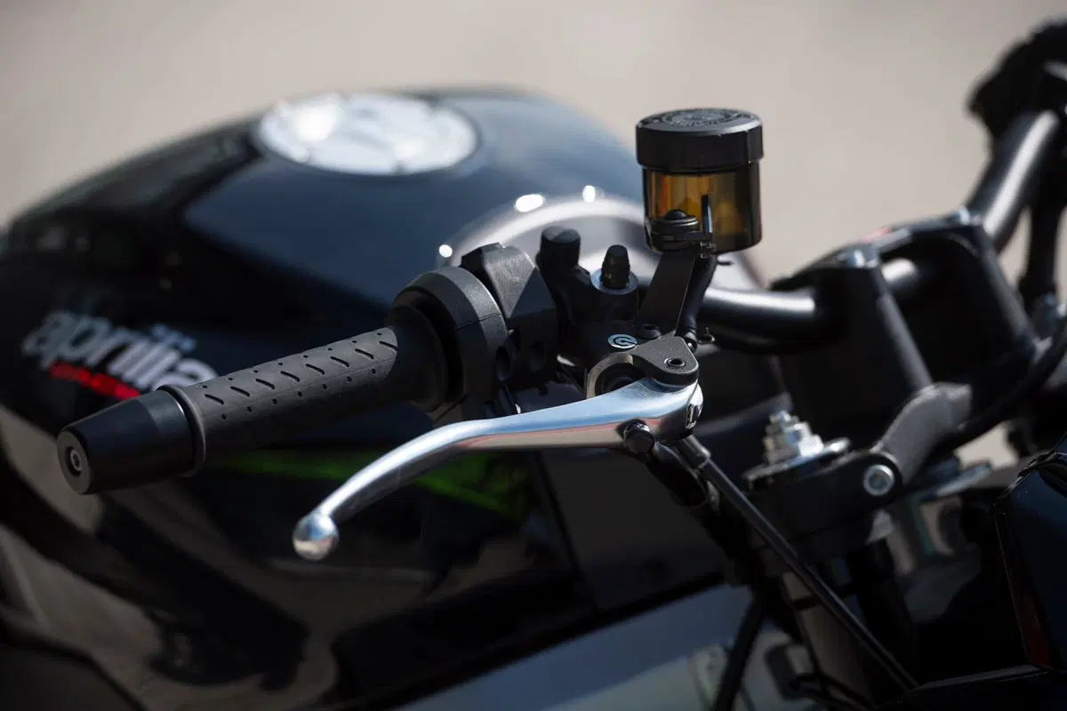 Aprilia Tuono 660 Factory (2)