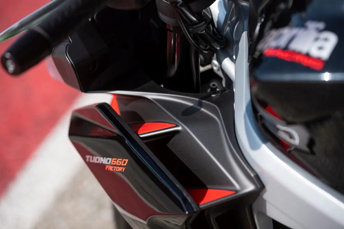 Aprilia Tuono 660 Factory (5)