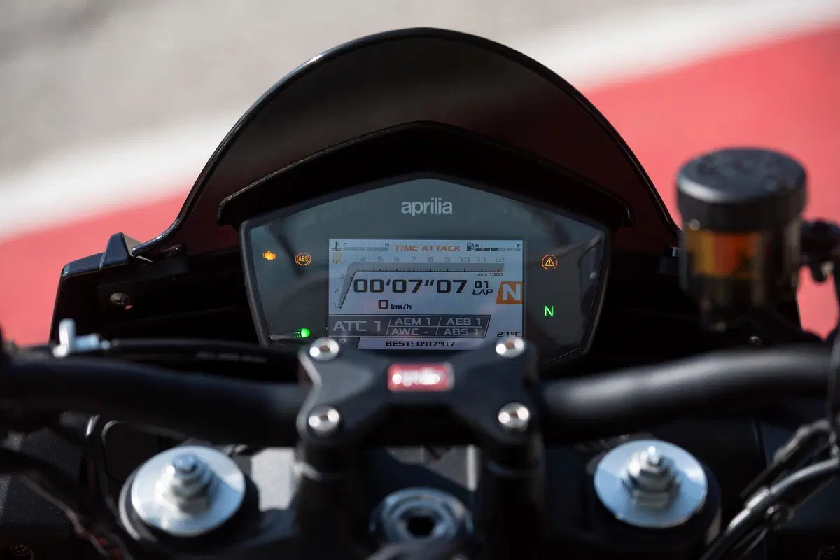 Aprilia Tuono 660 Factory (4)