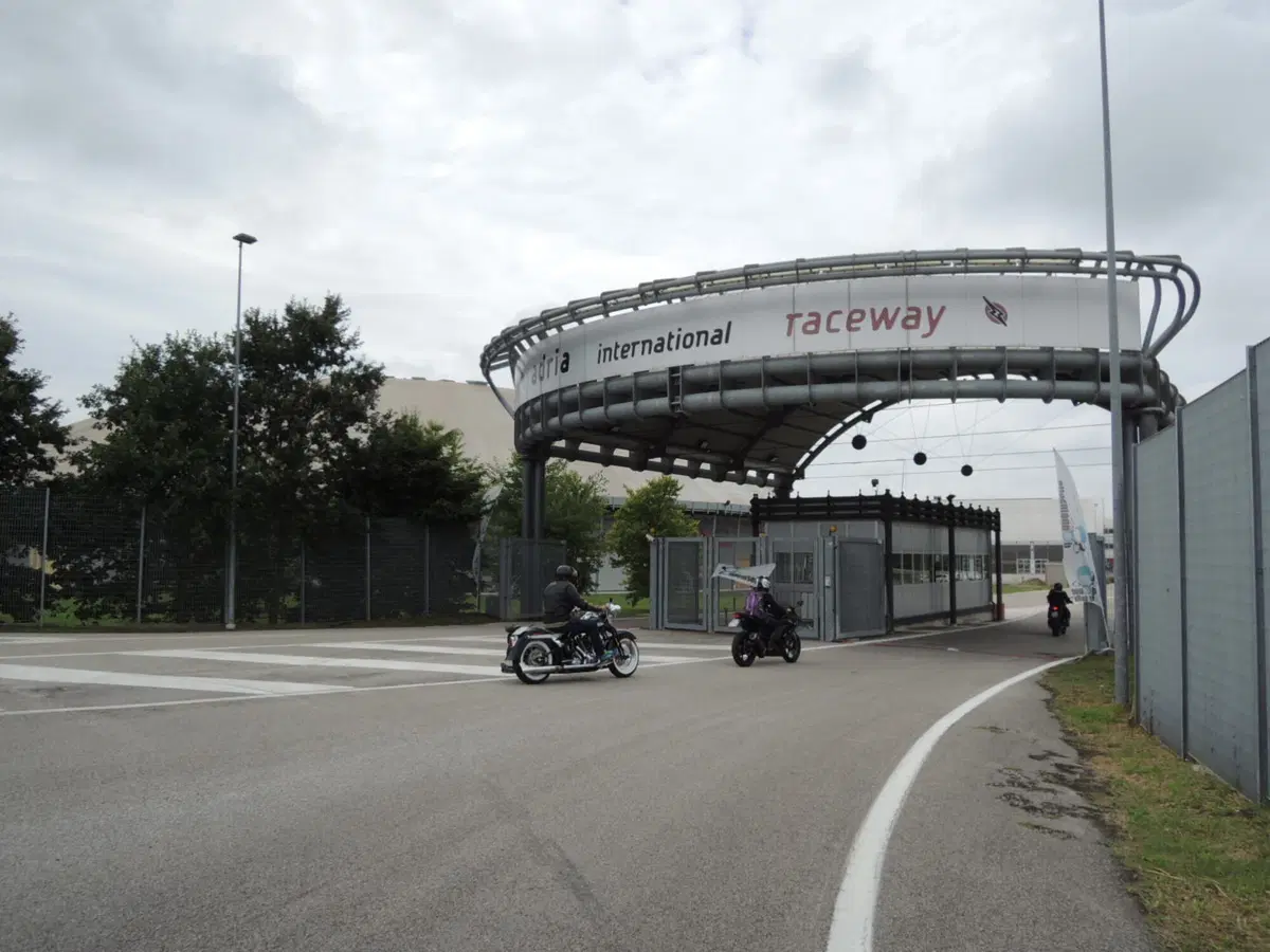 Corsi moto: successo ad Adria per Donneinsella (10)