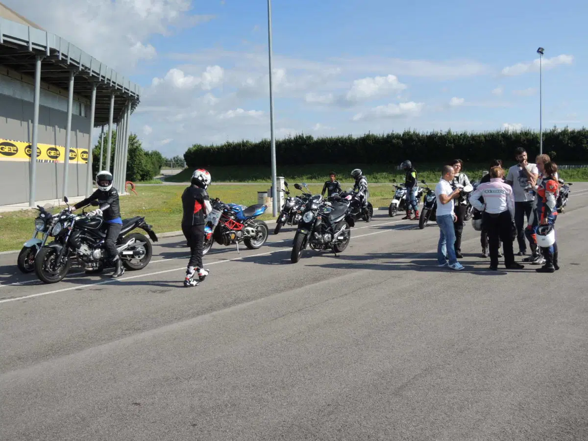 Corsi moto: successo ad Adria per Donneinsella (14)