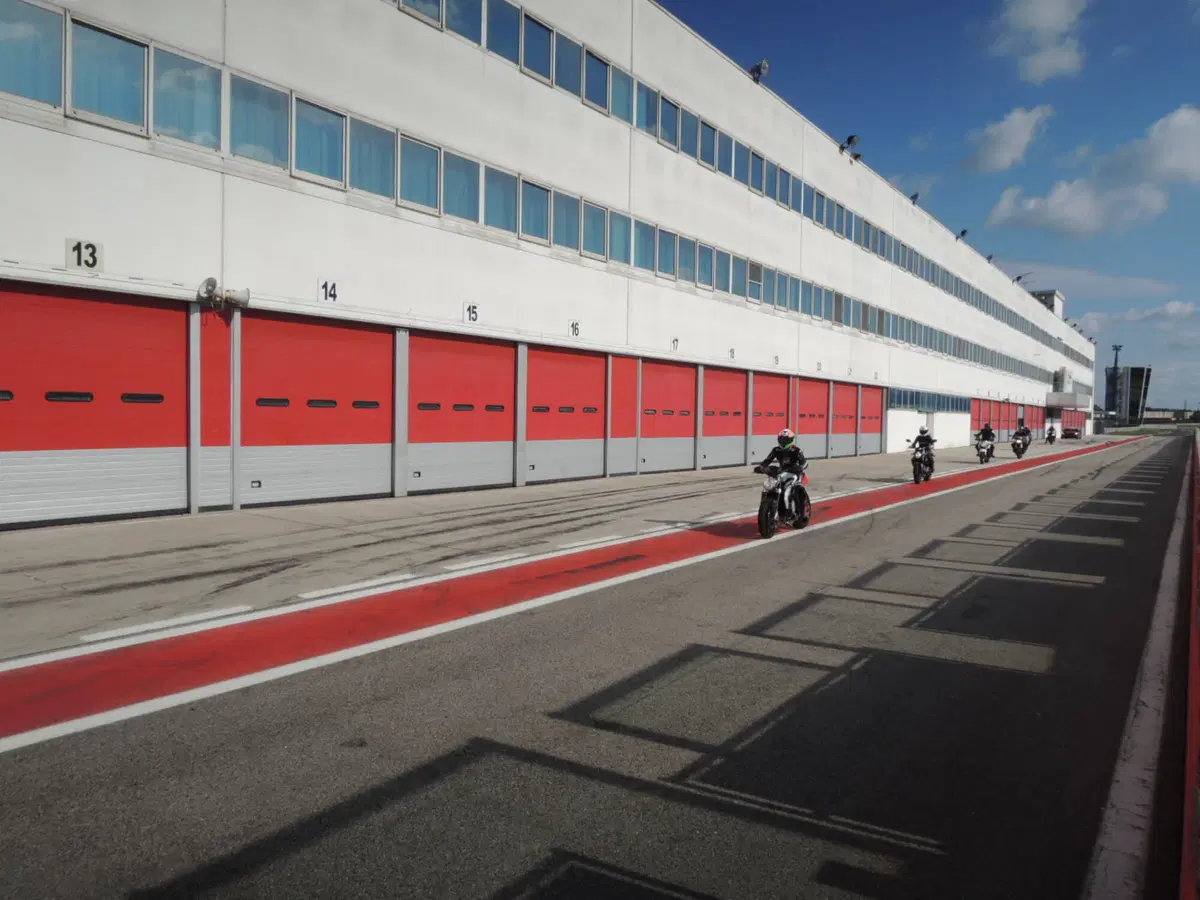 Corsi moto: successo ad Adria per Donneinsella (22)