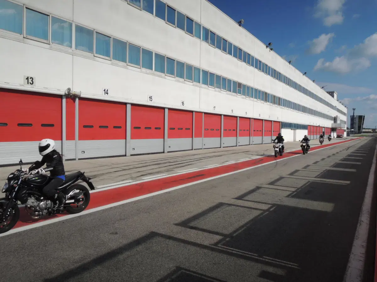 Corsi moto: successo ad Adria per Donneinsella (23)