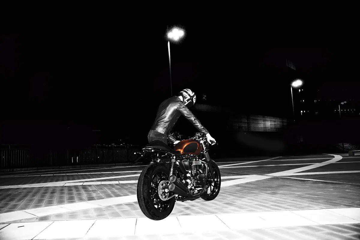 Rizoma Triumph Street Twin "Black Tea", una special al W&W (5)