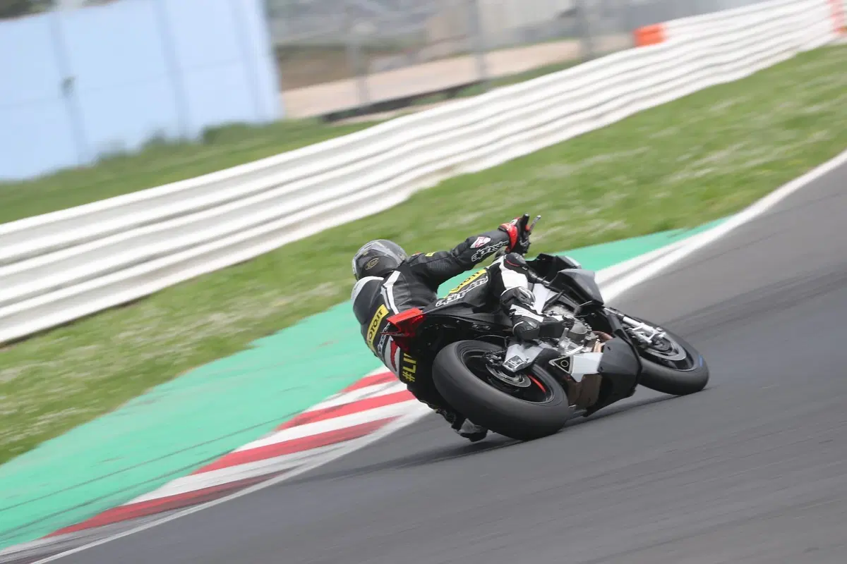 Aprilia Tuono 660 Factory