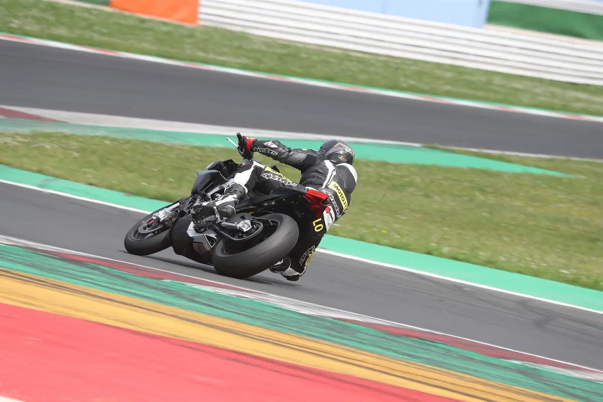 Aprilia Tuono 660 Factory (2)