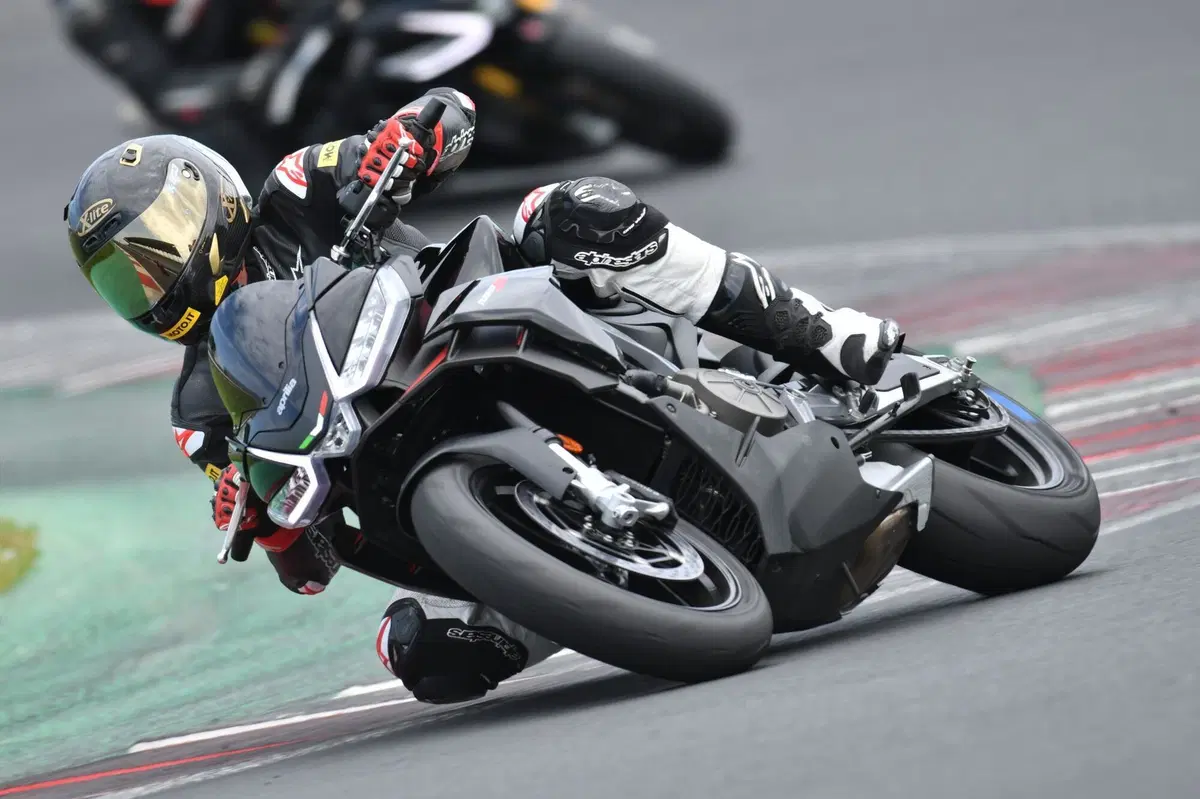 Aprilia Tuono 660 Factory (4)
