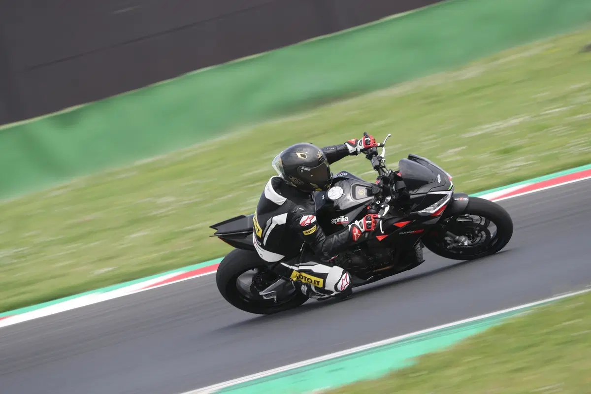 Aprilia Tuono 660 Factory (5)
