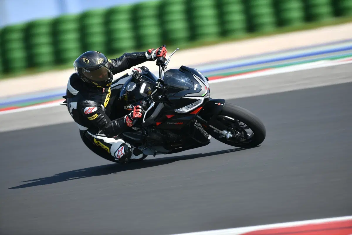 Aprilia Tuono 660 Factory (6)