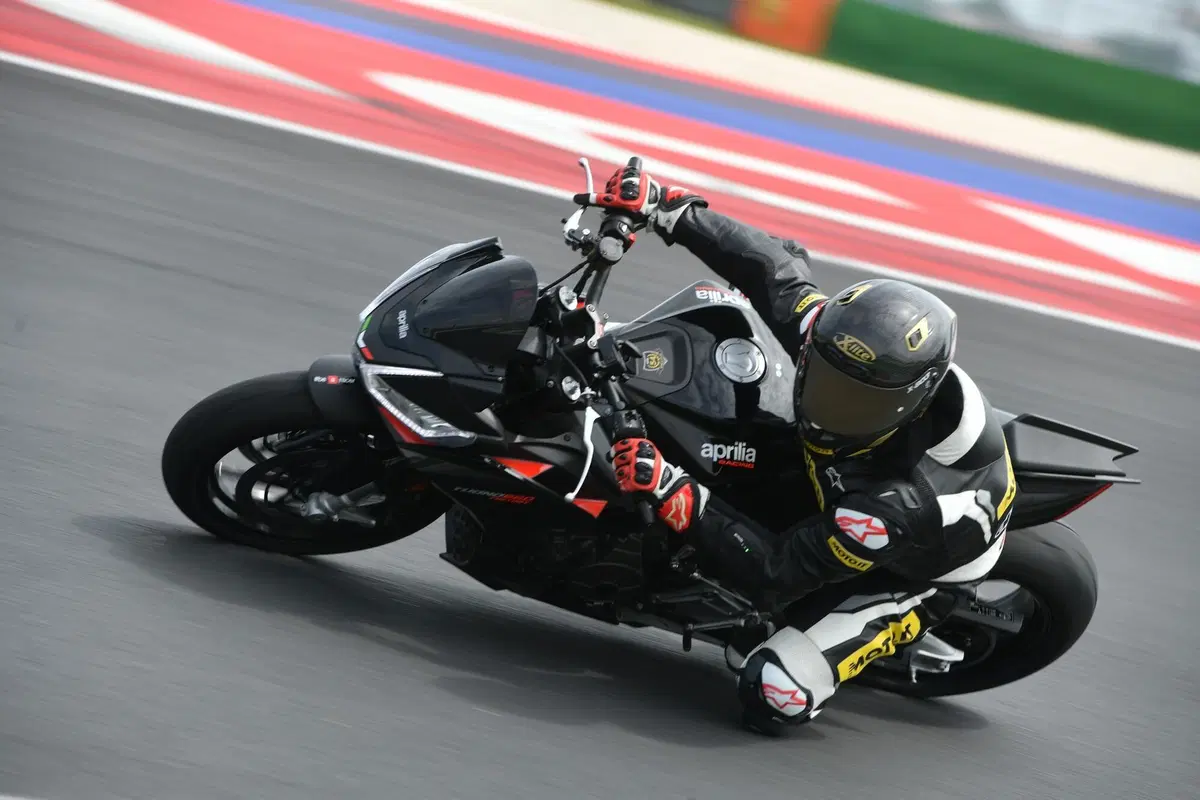Aprilia Tuono 660 Factory (8)