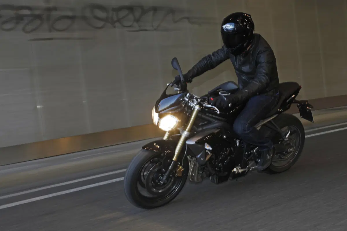 Triumph Street Triple ABS (9)