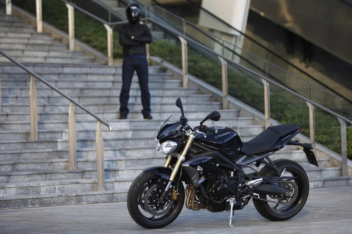 Triumph Street Triple ABS (22)