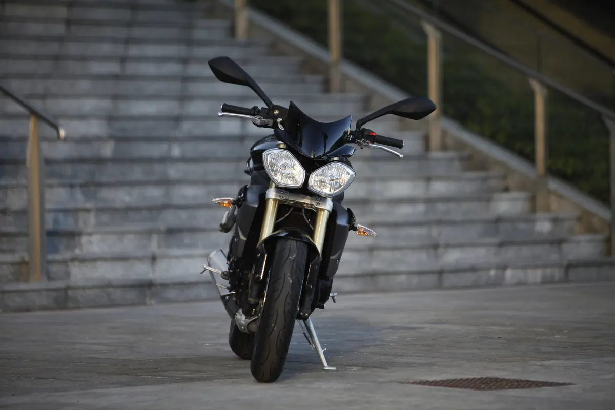 Triumph Street Triple ABS (24)