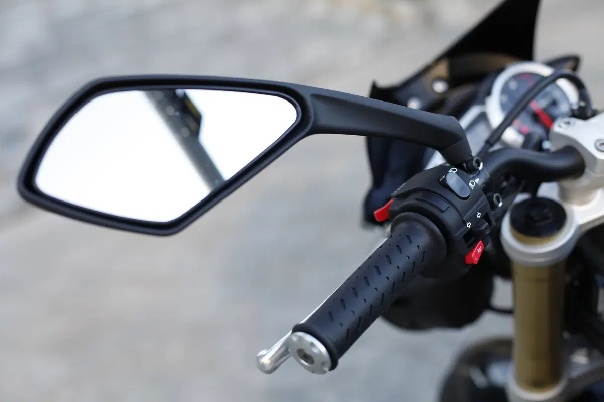Triumph Street Triple ABS (23)