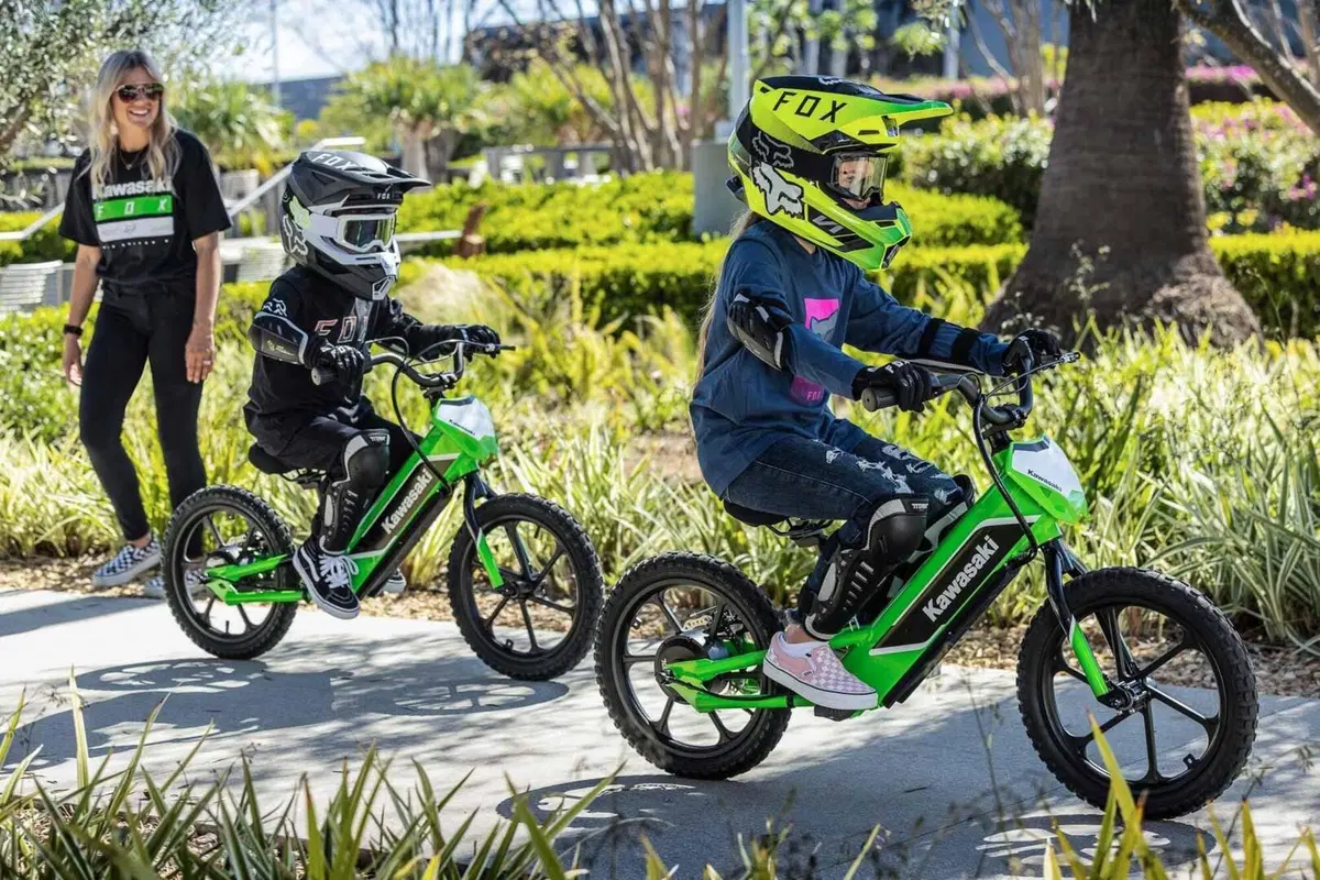 La prima Kawasaki elettrica? Un gioco da ragazzi! (13)