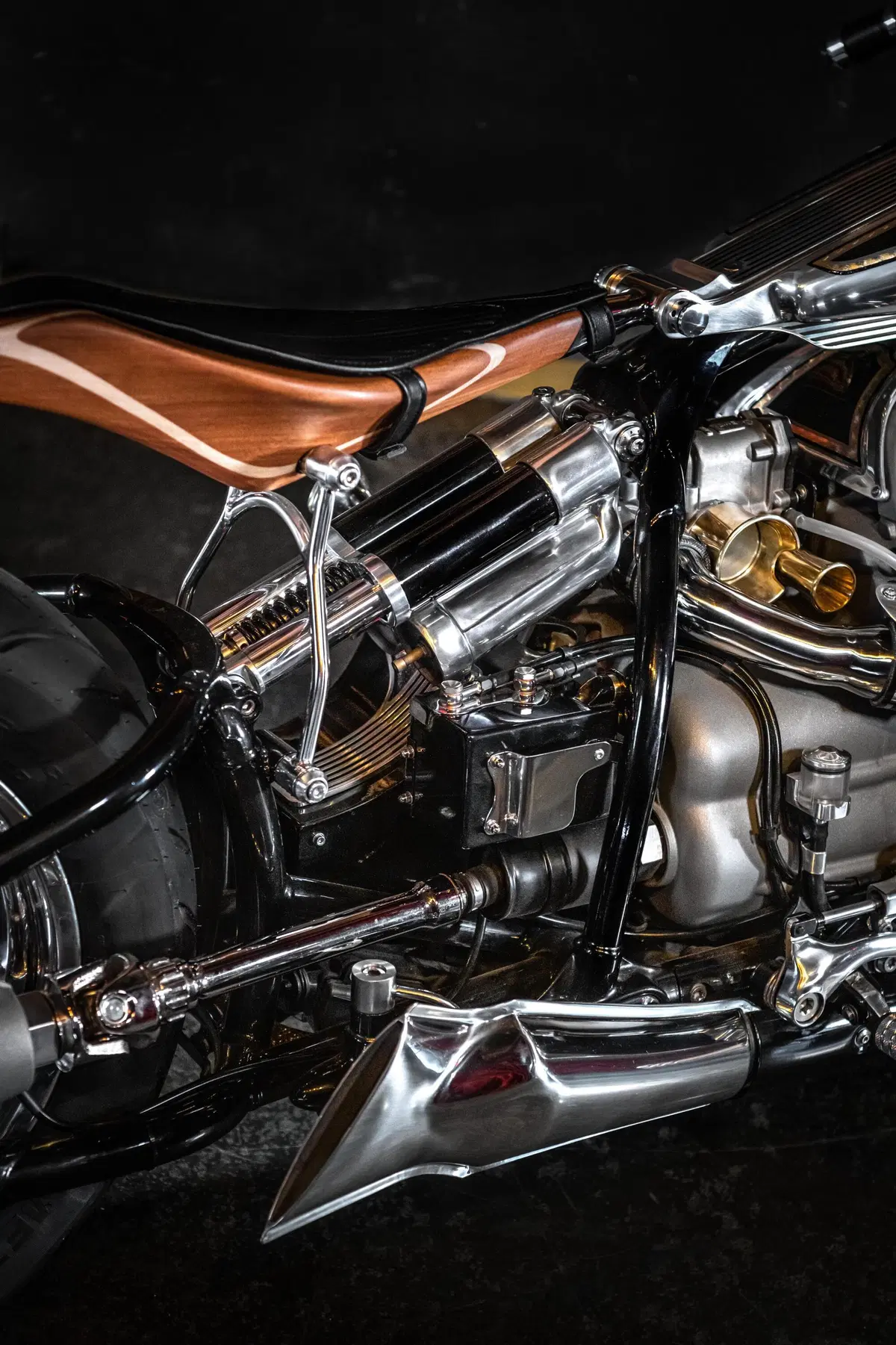 BMW R18 Magnifica. Dicono sia molto radicale, giudicate voi... (11)