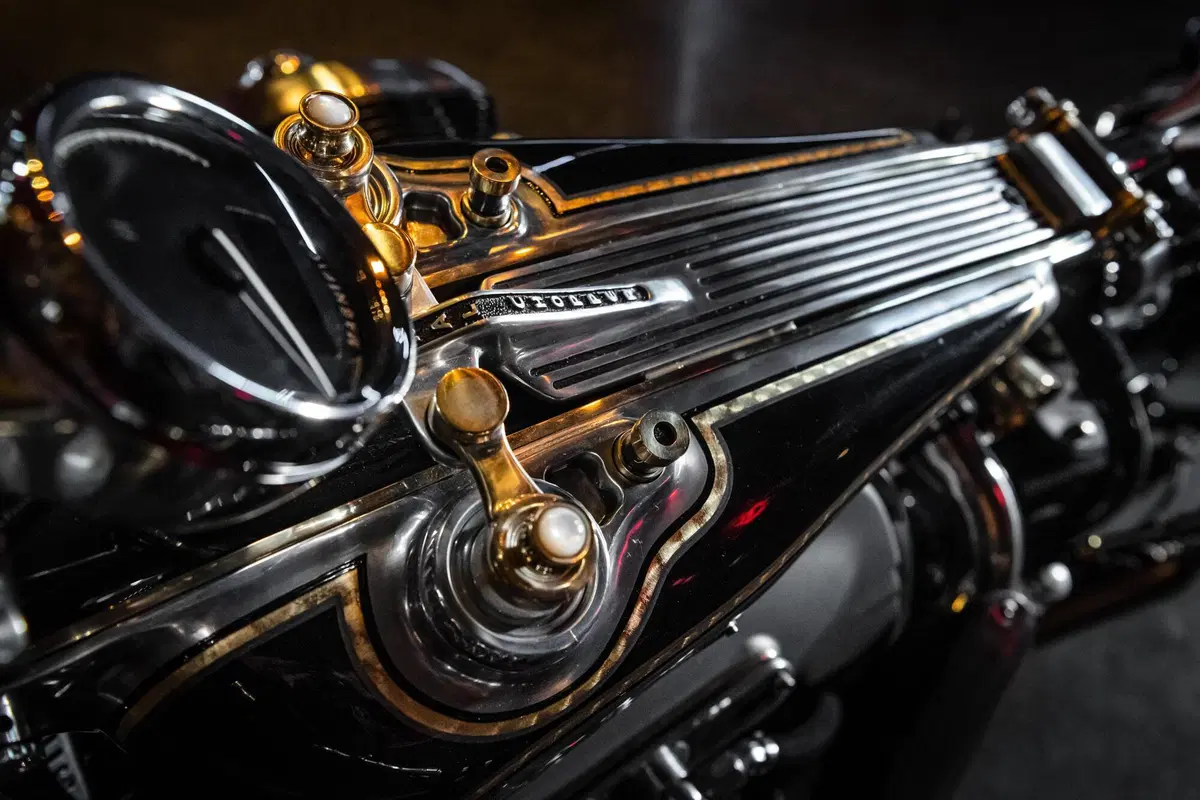 BMW R18 Magnifica. Dicono sia molto radicale, giudicate voi... (12)