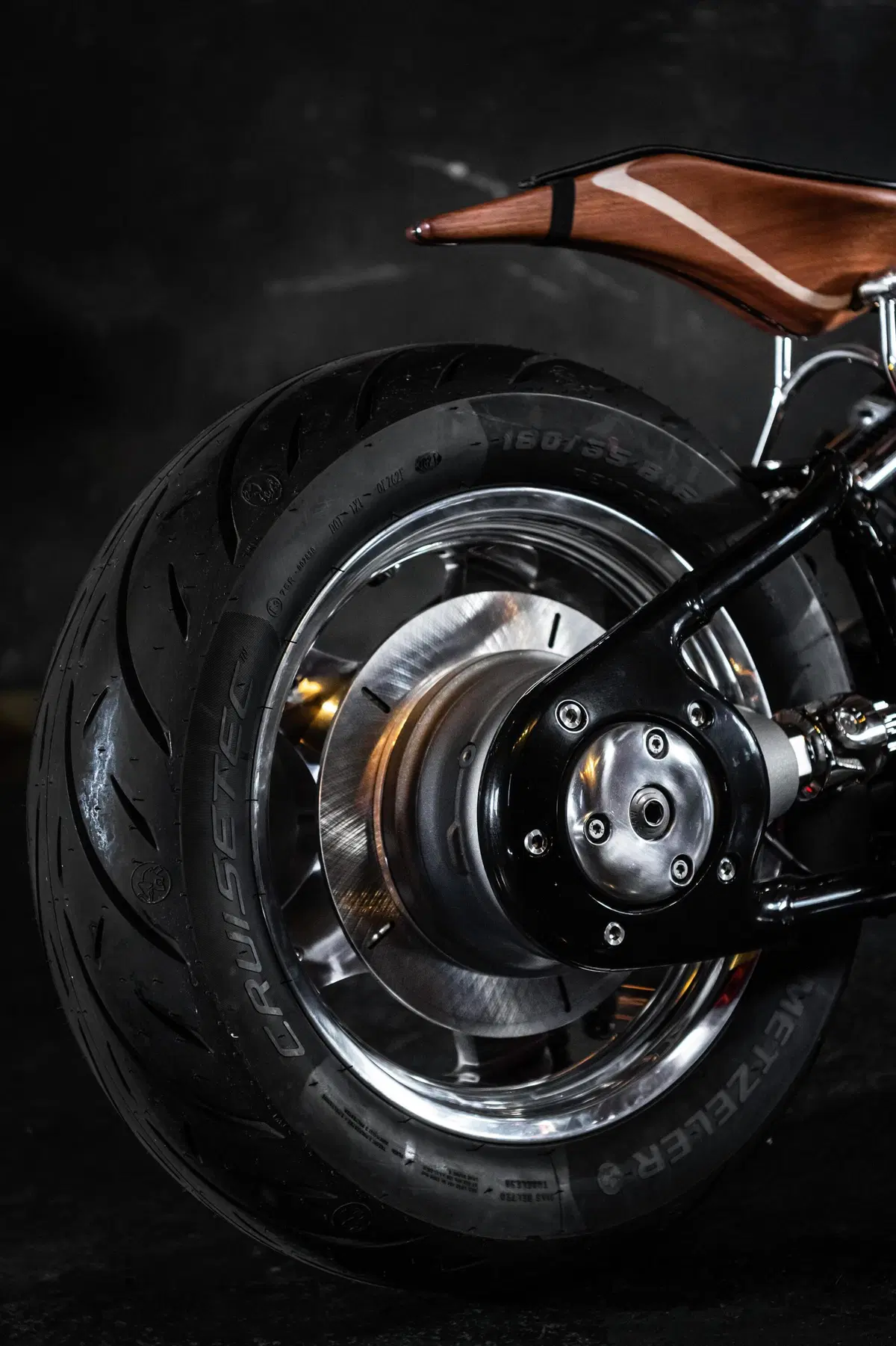 BMW R18 Magnifica. Dicono sia molto radicale, giudicate voi... (16)
