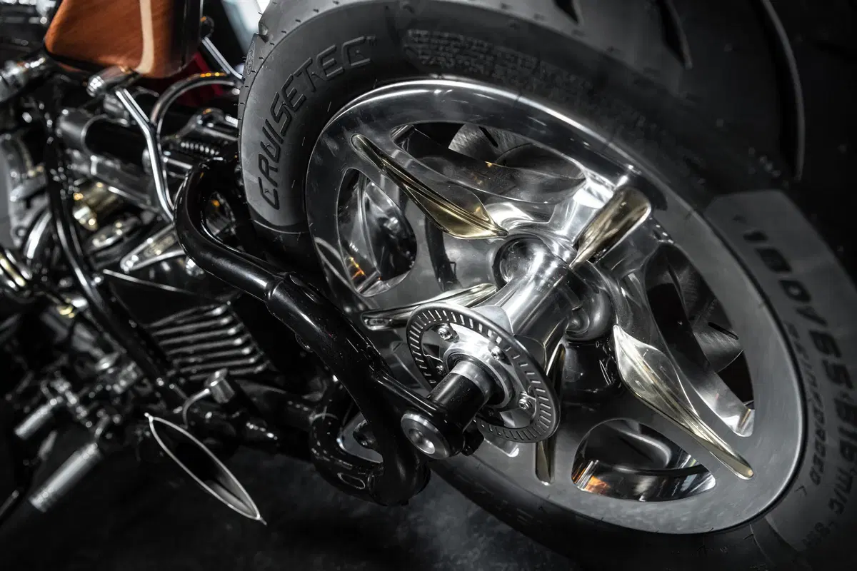 BMW R18 Magnifica. Dicono sia molto radicale, giudicate voi... (17)