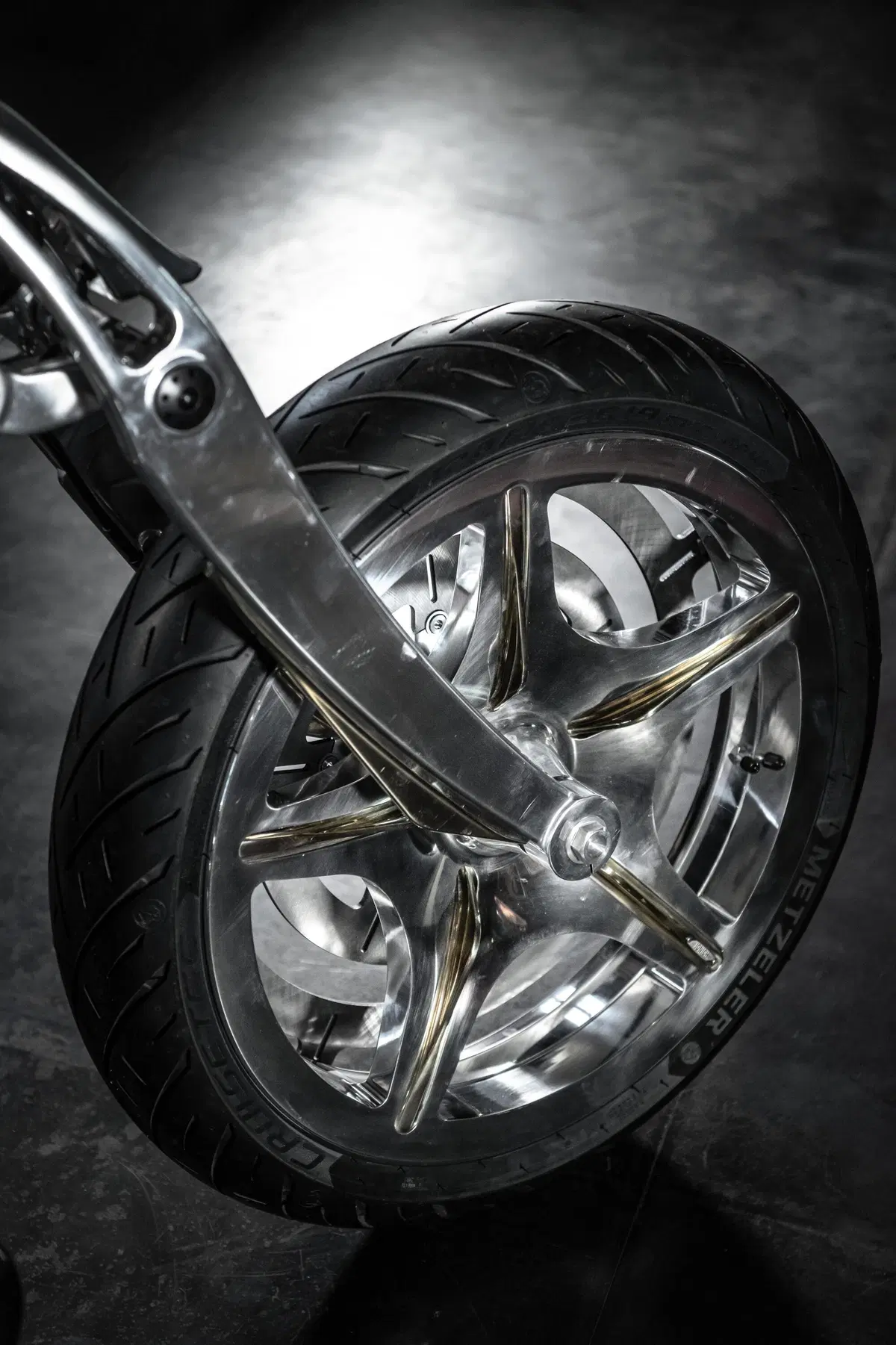 BMW R18 Magnifica. Dicono sia molto radicale, giudicate voi... (22)