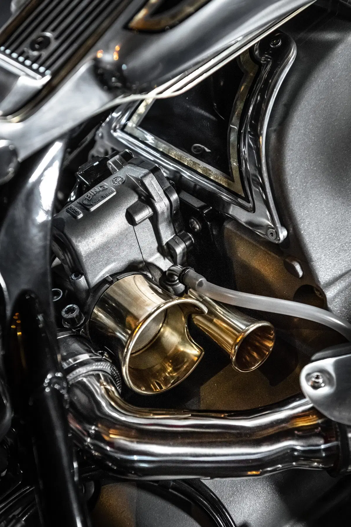 BMW R18 Magnifica. Dicono sia molto radicale, giudicate voi... (14)