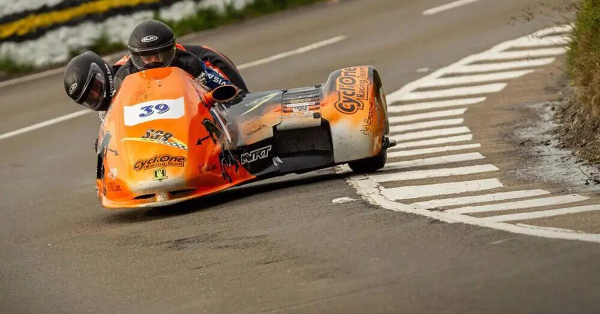 Tourist Trophy 2022: &egrave; C&eacute;sar Chanal il pilota deceduto nell'incidente dei Sidecar